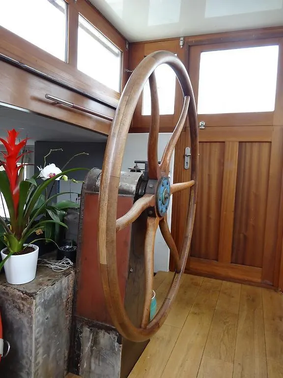 Passerelle Des Arts Bed & Breakfast *